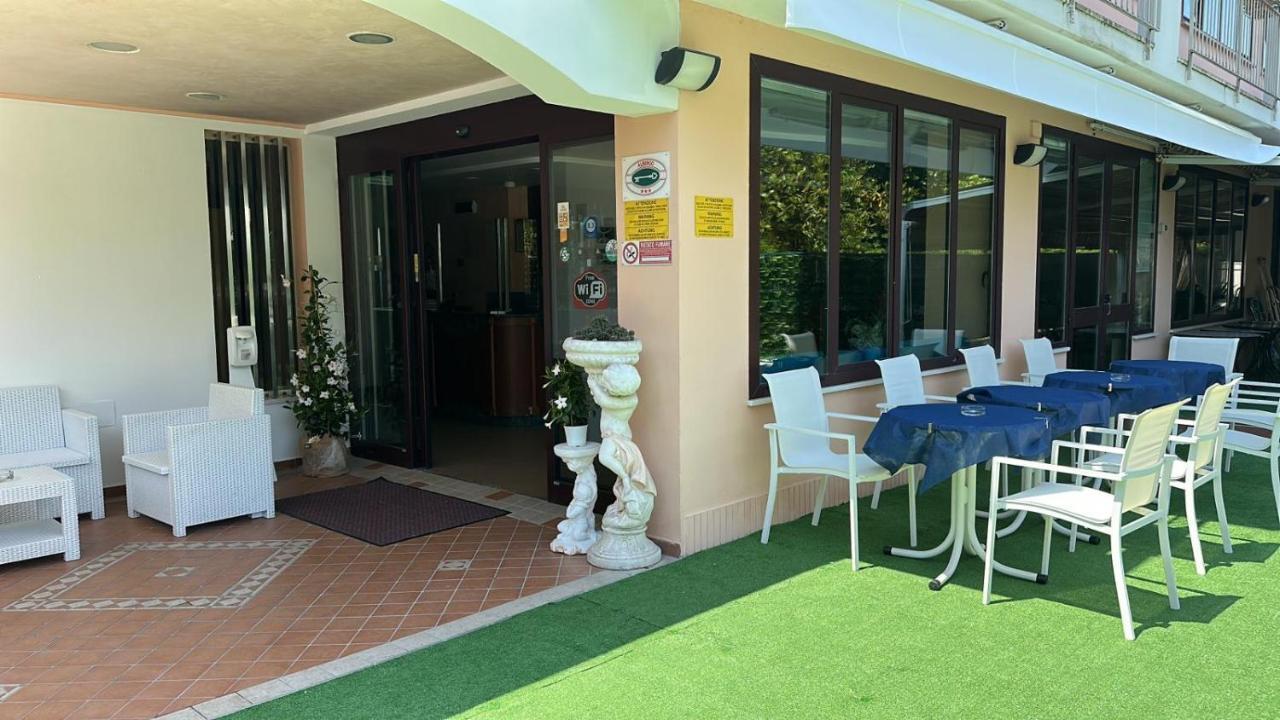 Hotel Bel Sogno Rimini Buitenkant foto
